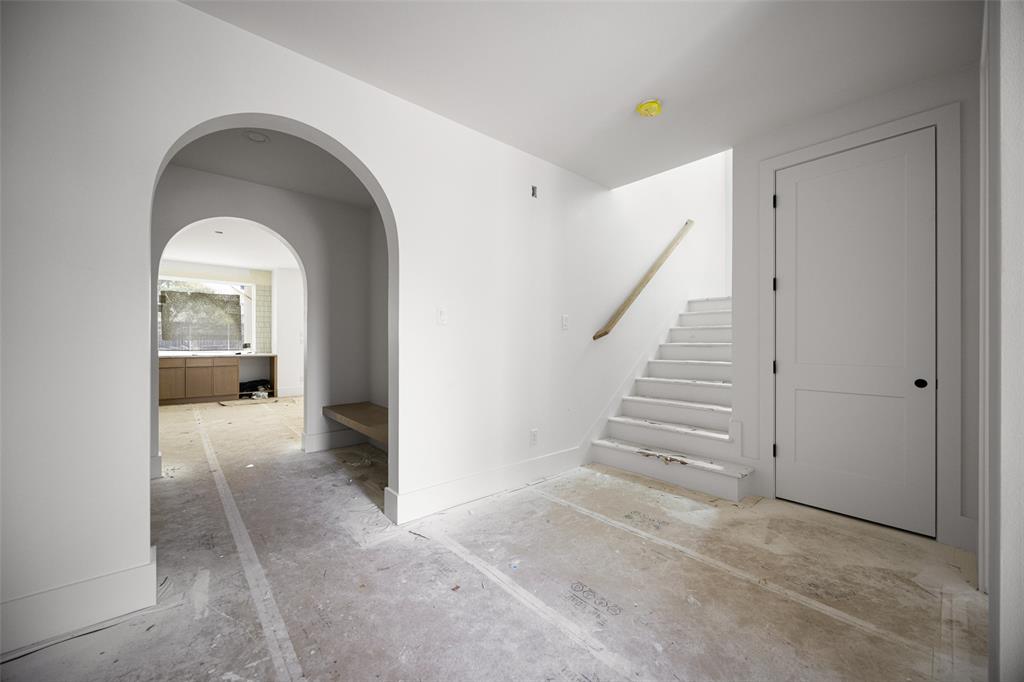 9220 Ferndale Road Dallas, TX 75238 - Photo 6 of 30 Gallery Image 6