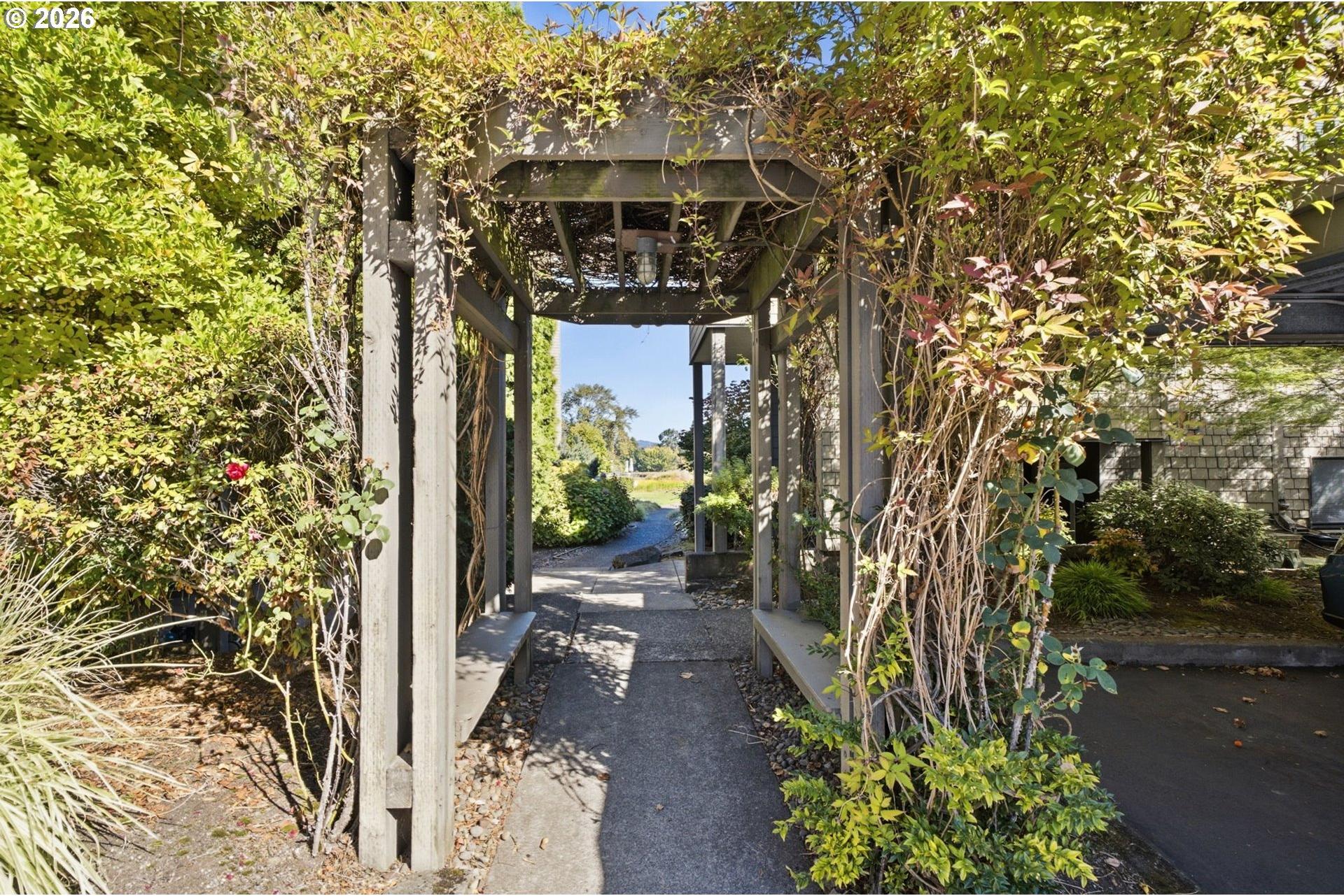 5630 South Riverside Lane, Unit 7 Portland, OR 97239 - Photo 27 of 40 Gallery Image 27