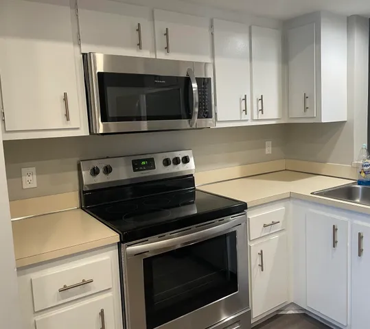 $1,750 | 27 Abbey Lane, Unit 304, Delray Beach, FL 33446