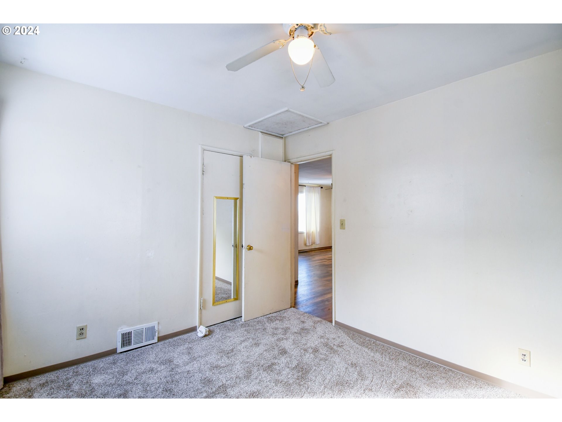 804 Southwest 30th Street Pendleton, OR 97801 - Photo 27 of 39 a view of a room with an empty space