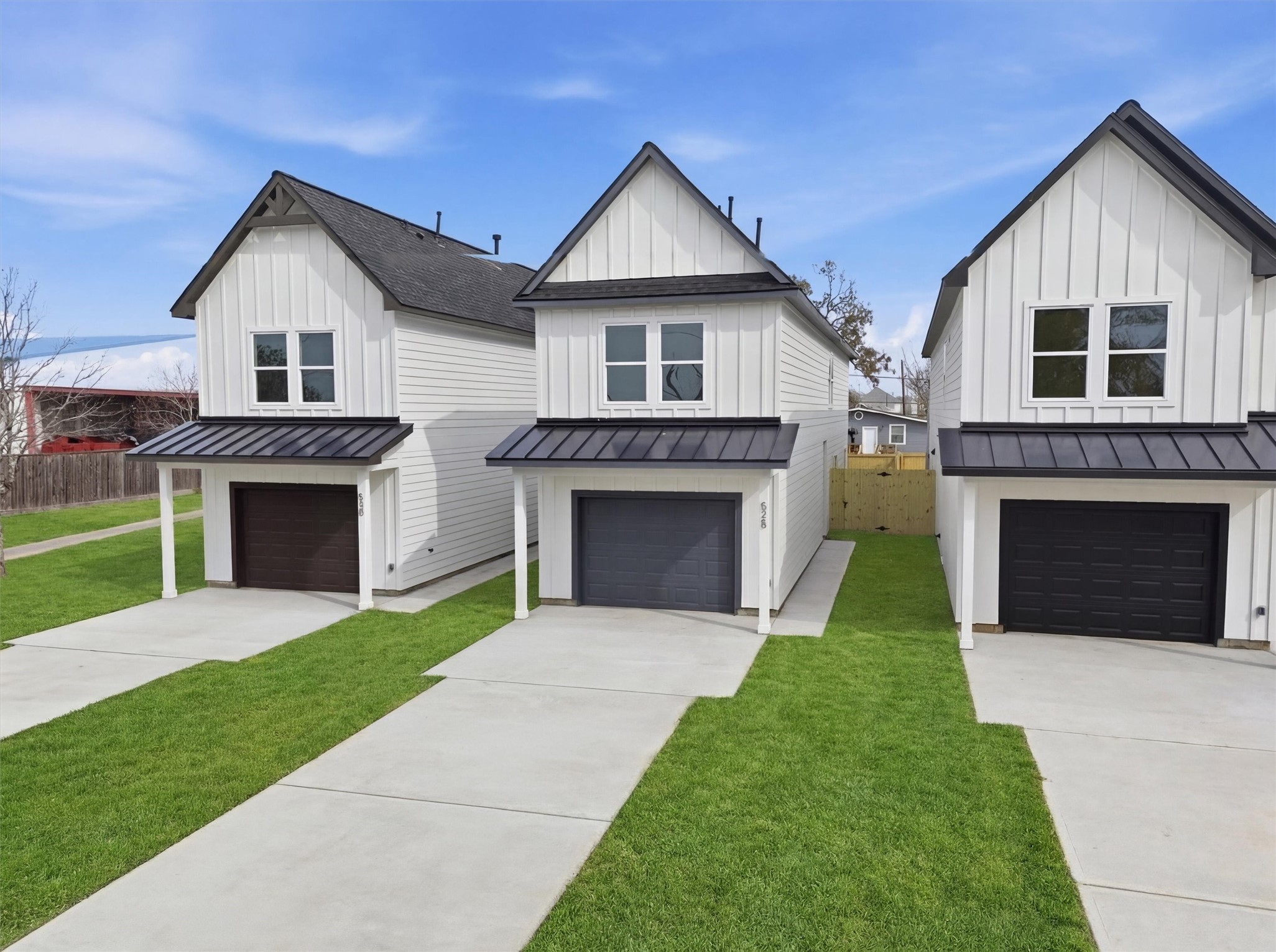 528 North 4th Street La Porte, TX 77571 - Photo 25 of 27 a front view of a house with a garden and yard