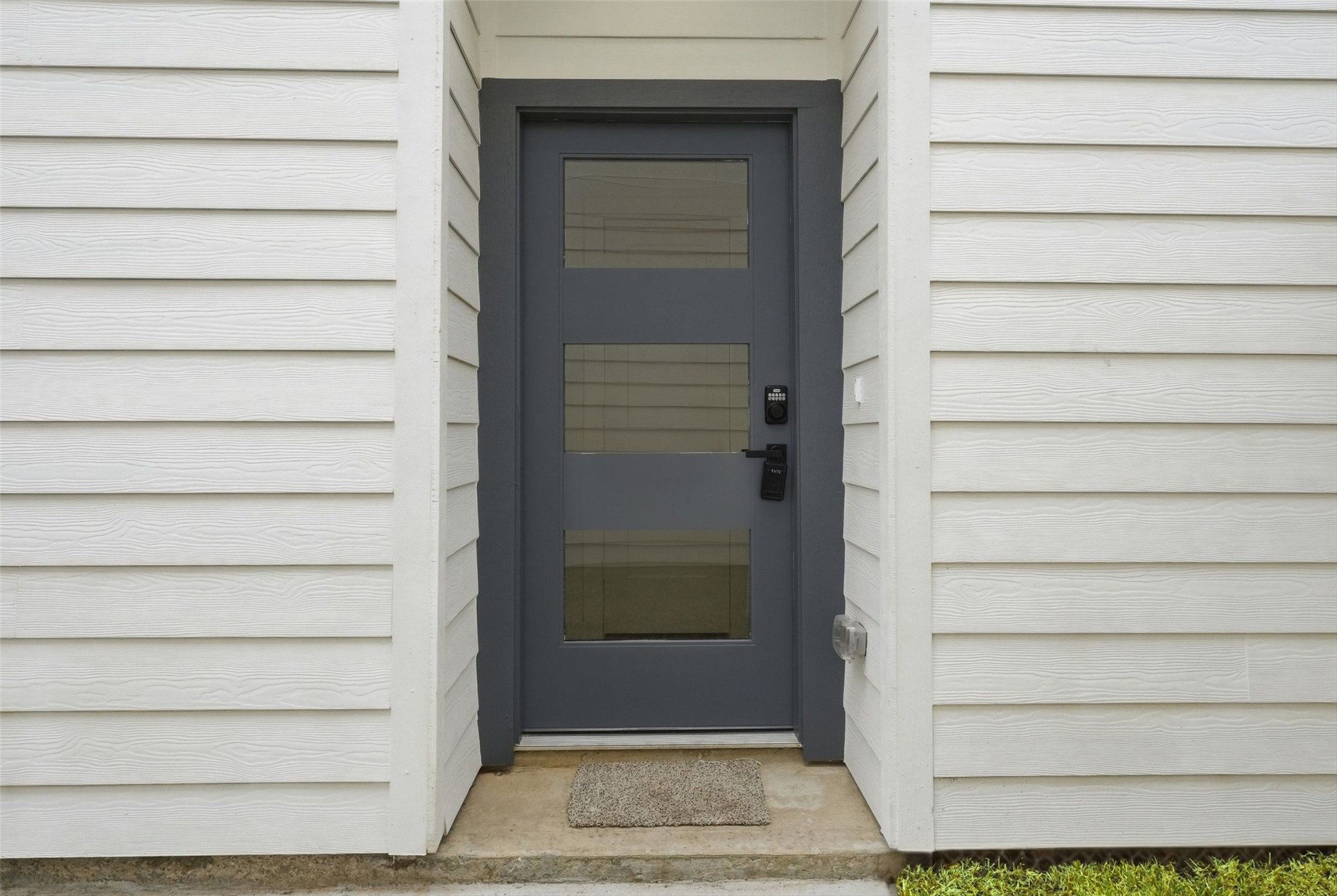 528 North 4th Street La Porte, TX 77571 - Photo 3 of 27 a view of entryway