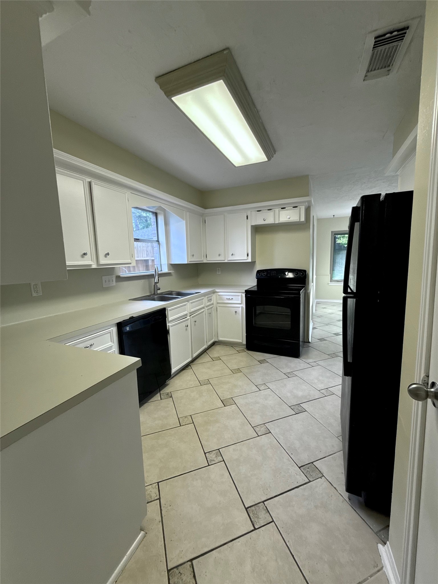 17719 Windy Point Drive Spring, TX 77379 - Photo 13 of 33 Kitchen with all GE Appliances
