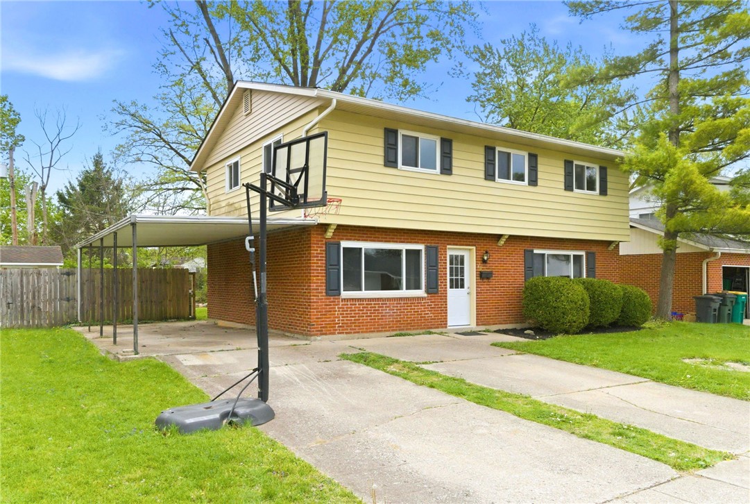 40 Woods Road Springboro, OH 45066 - Photo 2 of 57 This charming home offers ample parking and a welcoming facade, perfect for everyday living.