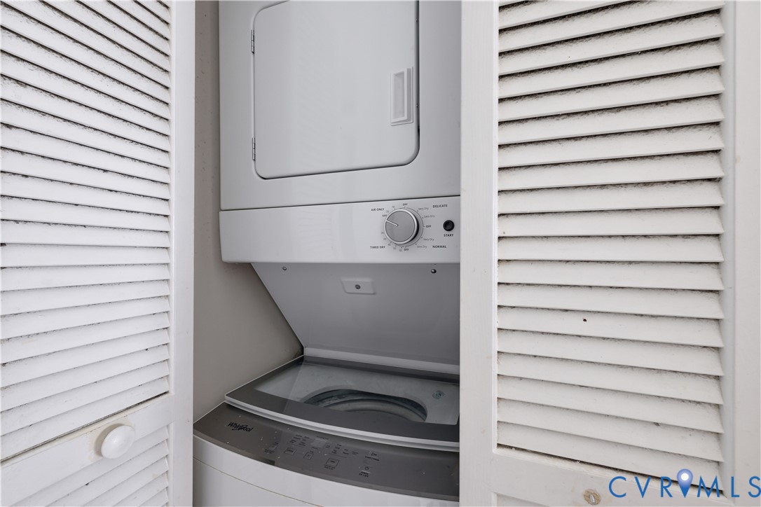 161 Lakeview Park Road Colonial Heights, VA 23834 - Photo 13 of 20 a utility room with a washer and dryer
