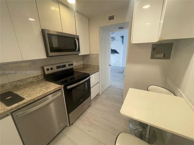 $2,500 | 6969 Collins Avenue, Unit 903, Miami Beach, FL 33141