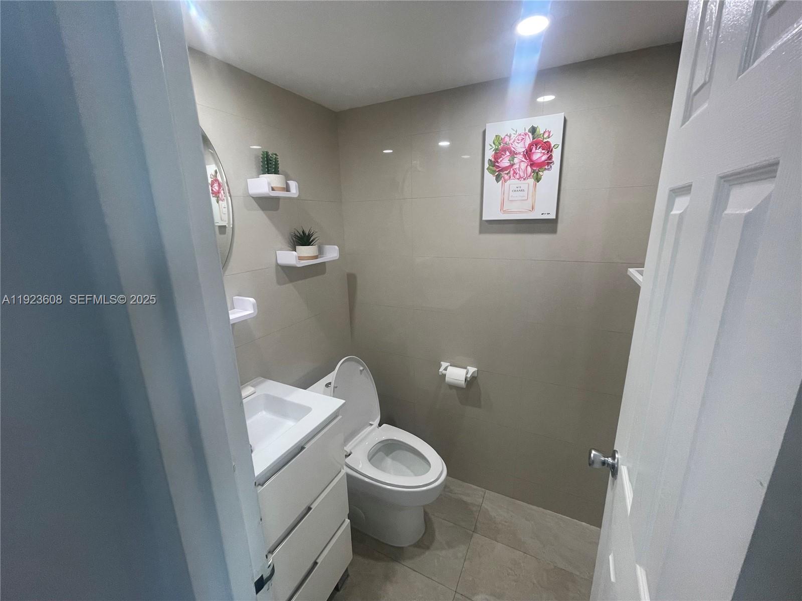 6969 Collins Avenue, Unit 903 Miami Beach, FL 33141 - Photo 14 of 18 a bathroom with a toilet and a shower