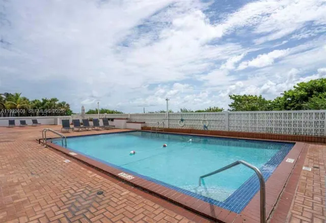 $2,500 | 6969 Collins Avenue, Unit 903, Miami Beach, FL 33141