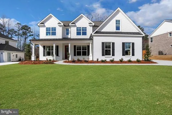 a view of a yard in front of house
