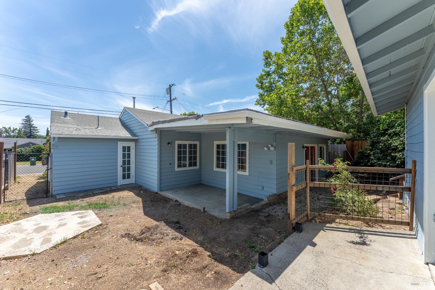 262 Magnolia Street Ukiah, CA 95482 - Photo 31 of 34 a front view of a house with a garden