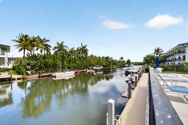 $4,000 | 6815 Edgewater Drive, Unit 108, Coral Gables, FL 33133