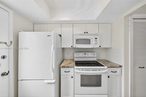 $4,000 | 6815 Edgewater Drive, Unit 108, Coral Gables, FL 33133