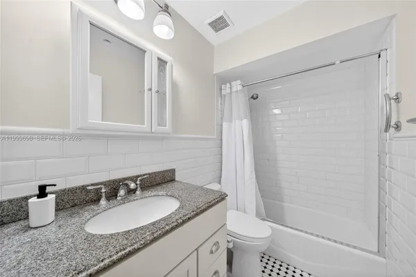 $4,000 | 6815 Edgewater Drive, Unit 108, Coral Gables, FL 33133