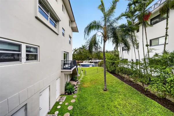 $4,000 | 6815 Edgewater Drive, Unit 108, Coral Gables, FL 33133