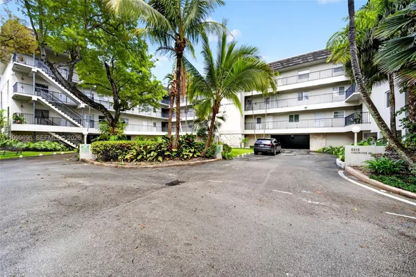 $4,000 | 6815 Edgewater Drive, Unit 108, Coral Gables, FL 33133