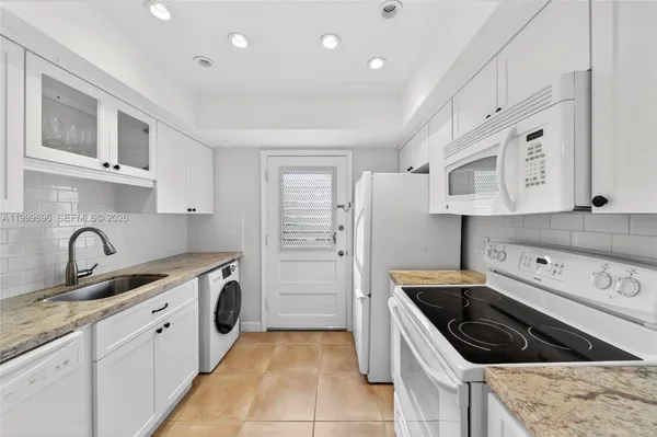 $4,000 | 6815 Edgewater Drive, Unit 108, Coral Gables, FL 33133