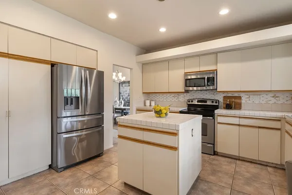 $750,000 | 368 Oakmont Drive, Palm Desert, CA 92211