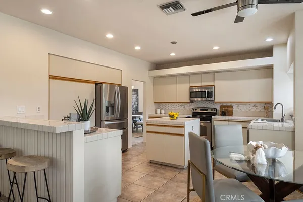 $750,000 | 368 Oakmont Drive, Palm Desert, CA 92211