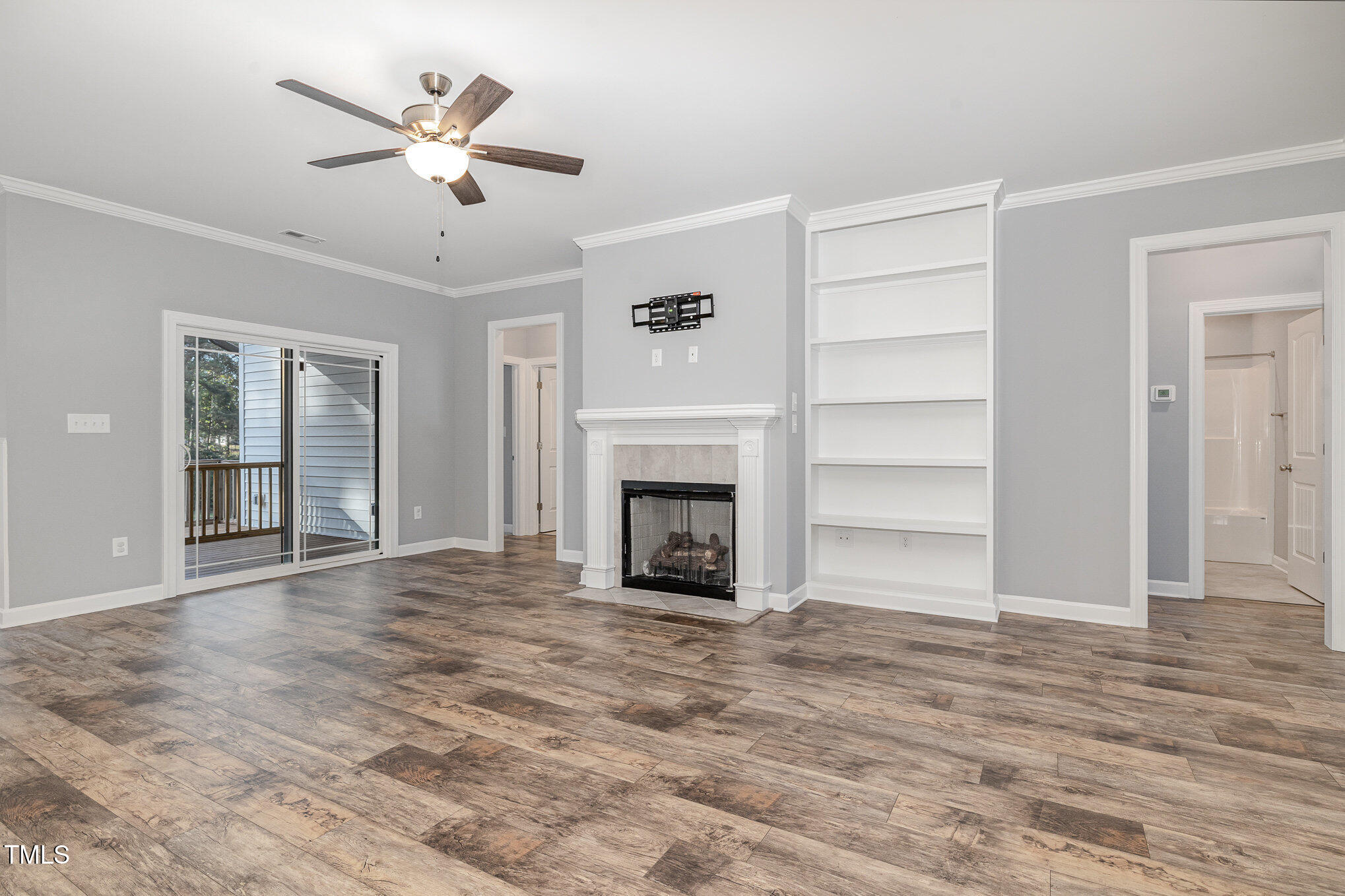 369 Lowery Lane Benson, NC 27504 - Photo 4 of 28 004_file_685