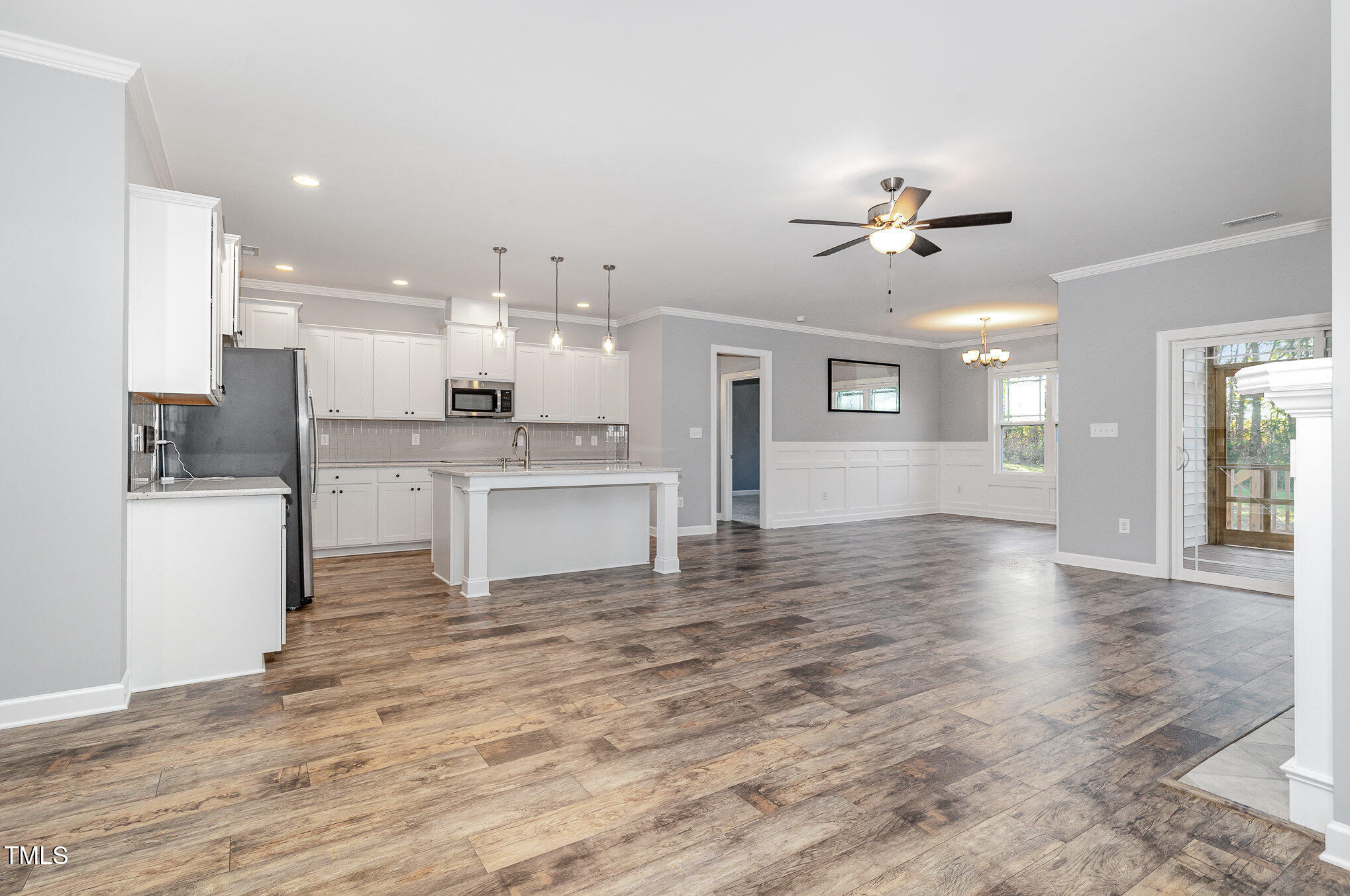 369 Lowery Lane Benson, NC 27504 - Photo 7 of 28 007_file_403