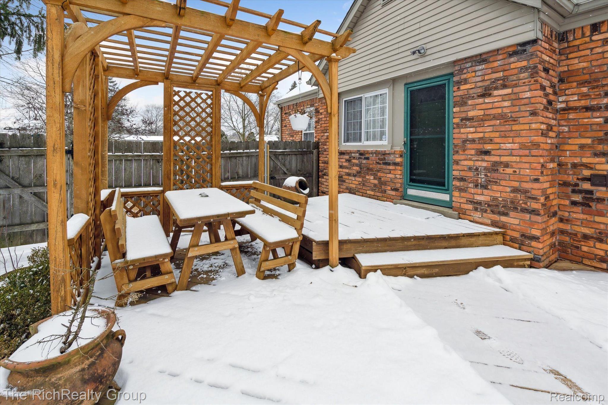 22496 Springbrook Avenue Farmington, MI 48336 - Photo 27 of 33