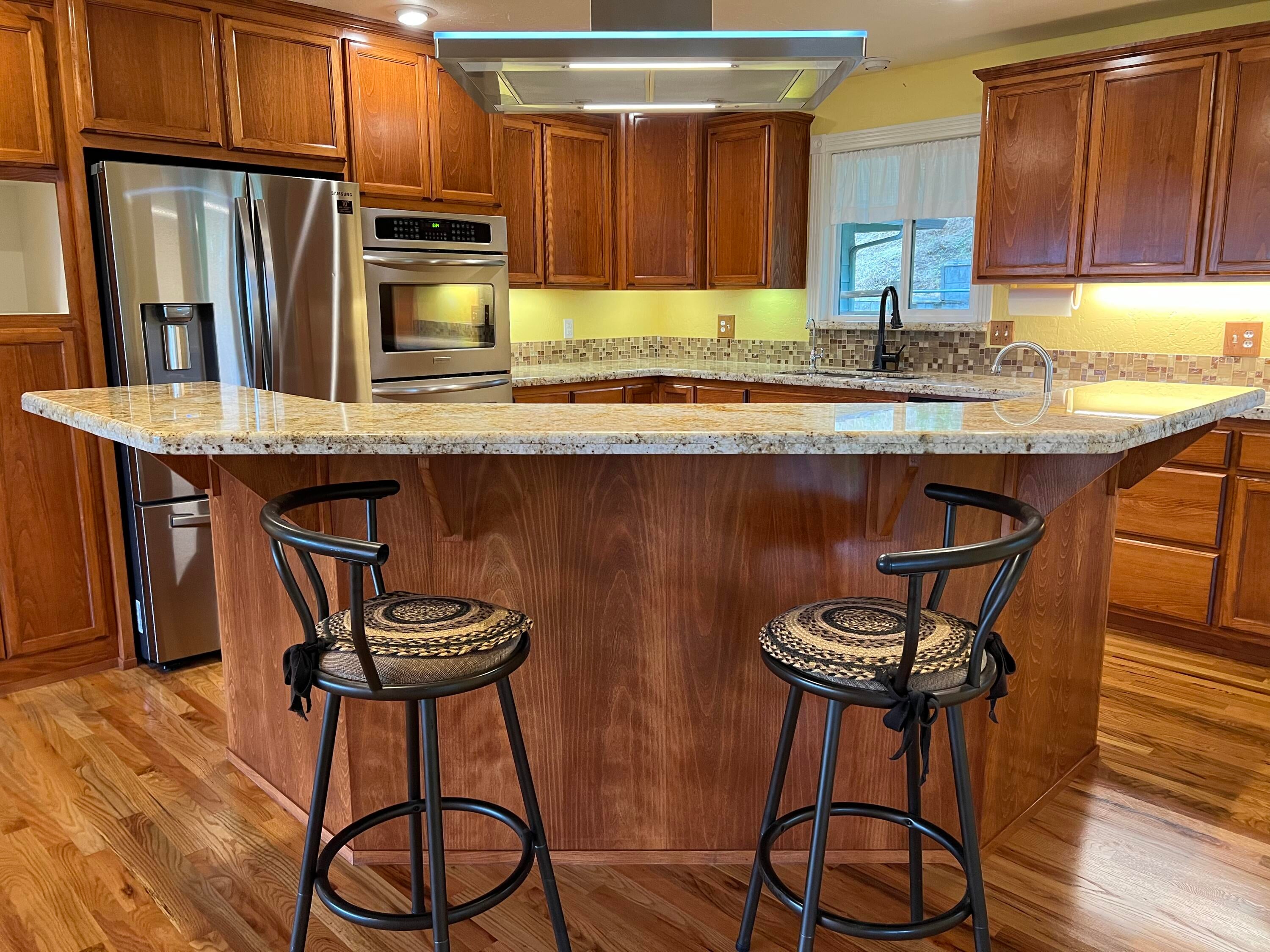 669 South Stage Road Medford, OR 97501 - Photo 11 of 44 Island