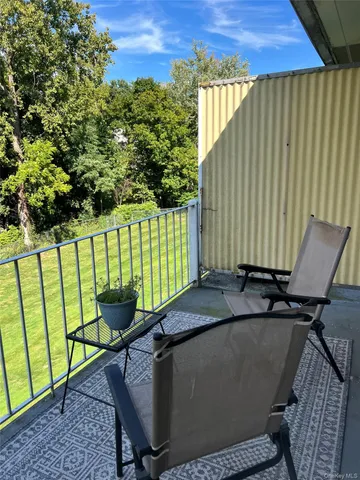 a view of a window in the room