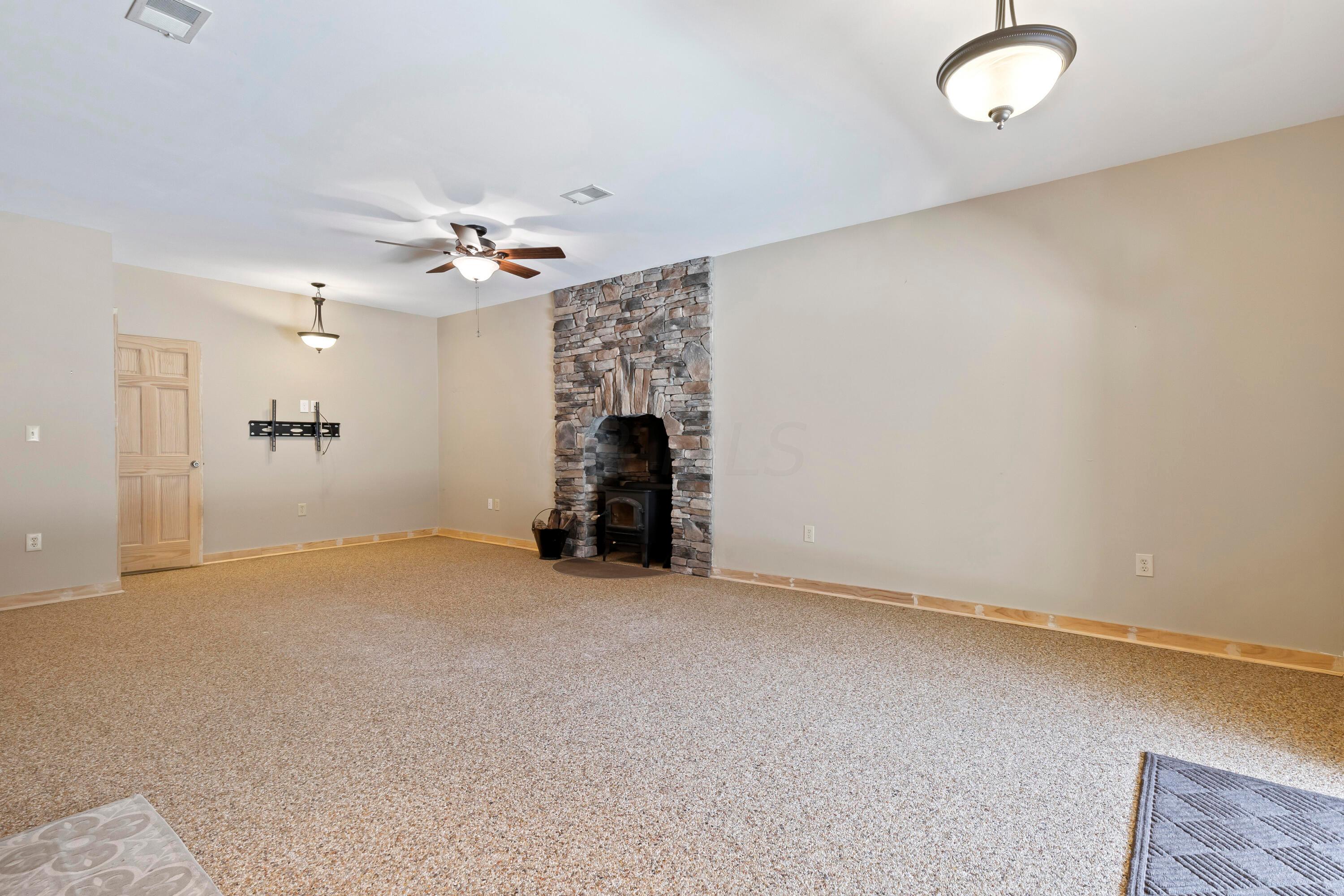 7700 Ballou Road Newark, OH 43056 - Photo 43 of 78 43. LL Rec Room
