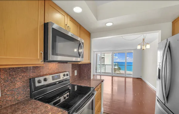 $669,000 | 1057 Hillsboro Mile, Unit 411, Hillsboro Beach, FL 33064