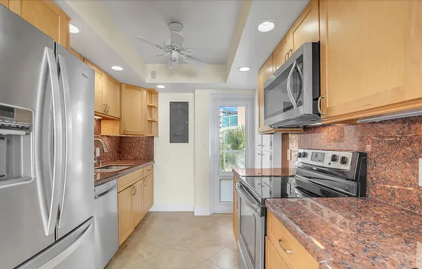 $669,000 | 1057 Hillsboro Mile, Unit 411, Hillsboro Beach, FL 33064