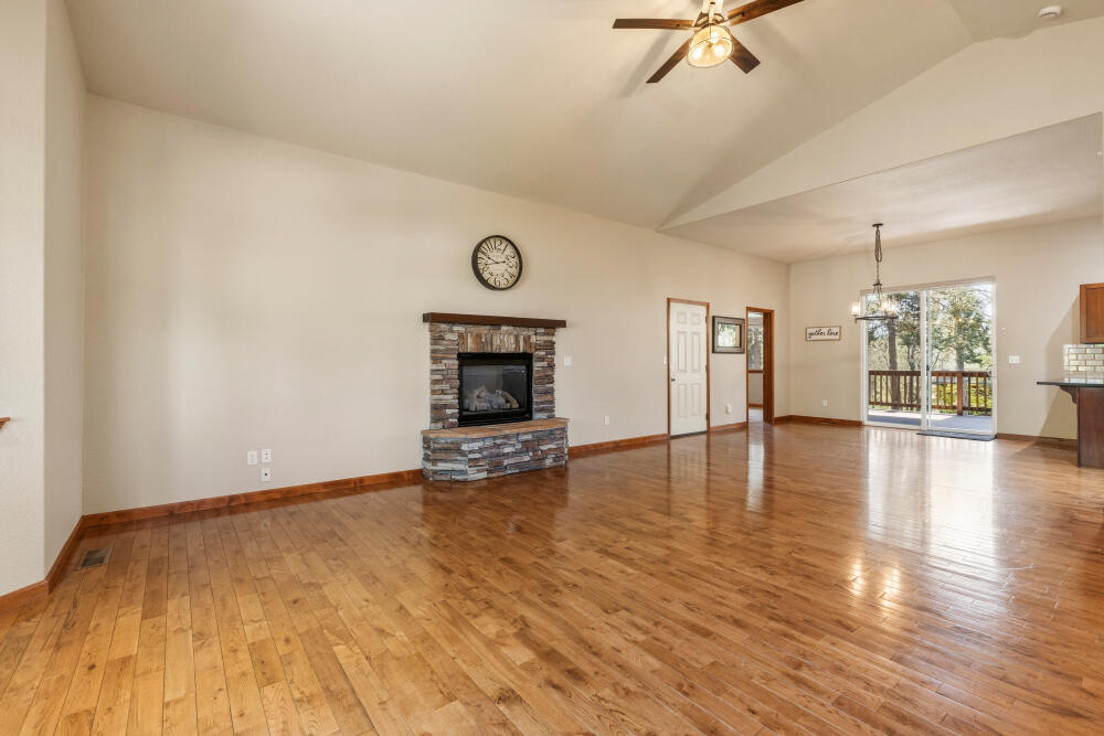 6352 Sanderling Road Klamath Falls, OR 97601 - Photo 20 of 65 Great Room to Dining