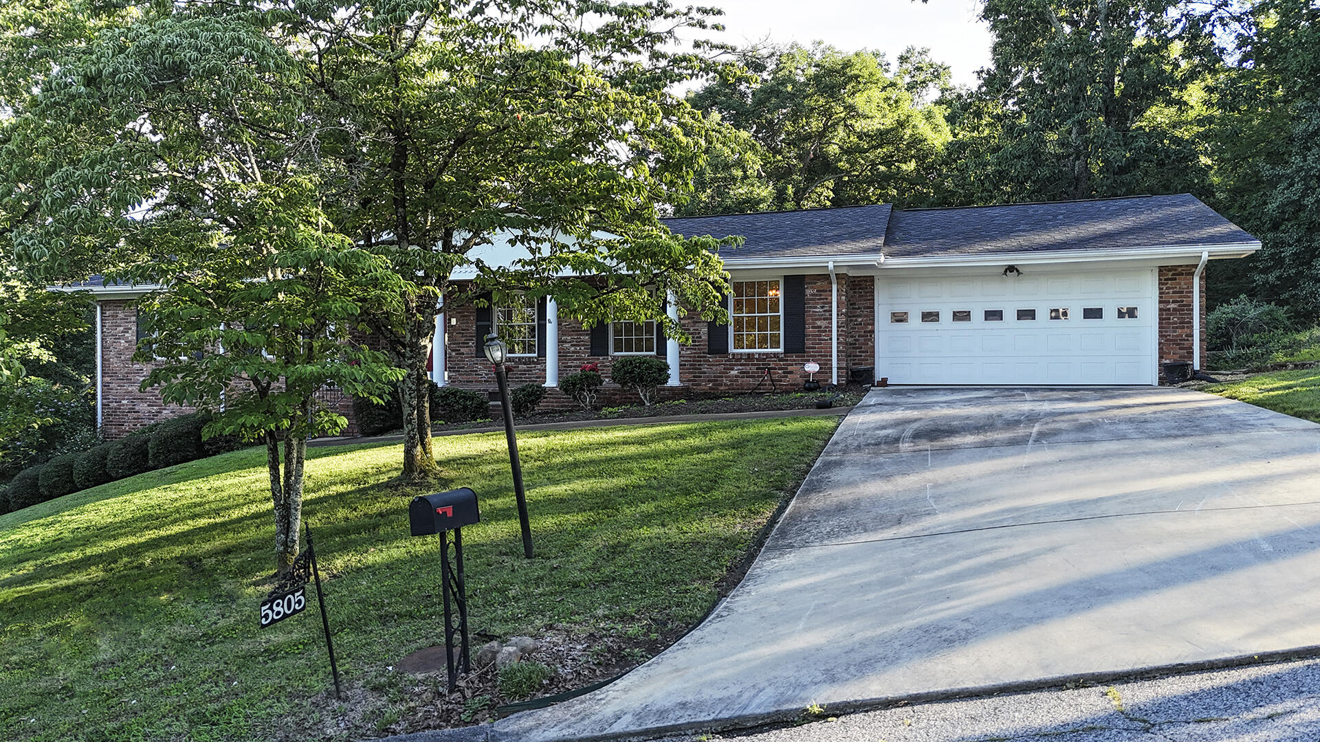 5805 North Park Road Hixson, TN 37343 - Photo 2 of 44 KHP02