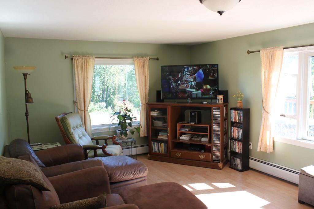 23 Keller Road Belfast, ME 04915 - Photo 12 of 20 Living room.