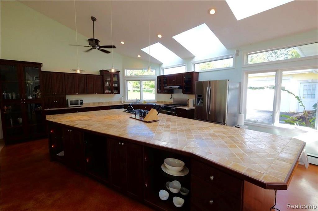 693 John R Road Rochester Hills, MI 48307 - Photo 8 of 36