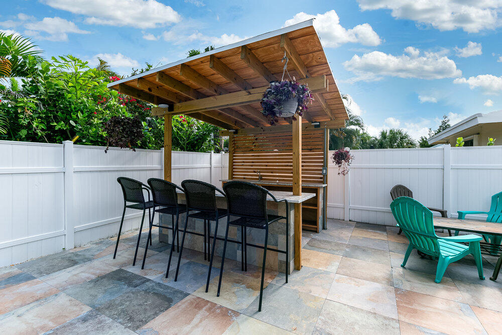 1198 Northeast 2nd Terrace Boca Raton, FL 33432 - Photo 12 of 31 BAR