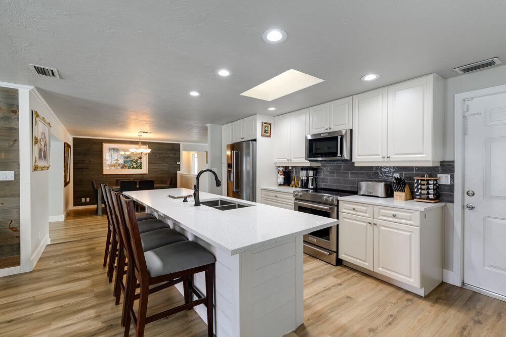 1198 Northeast 2nd Terrace Boca Raton, FL 33432 - Photo 17 of 31 KITCHEN