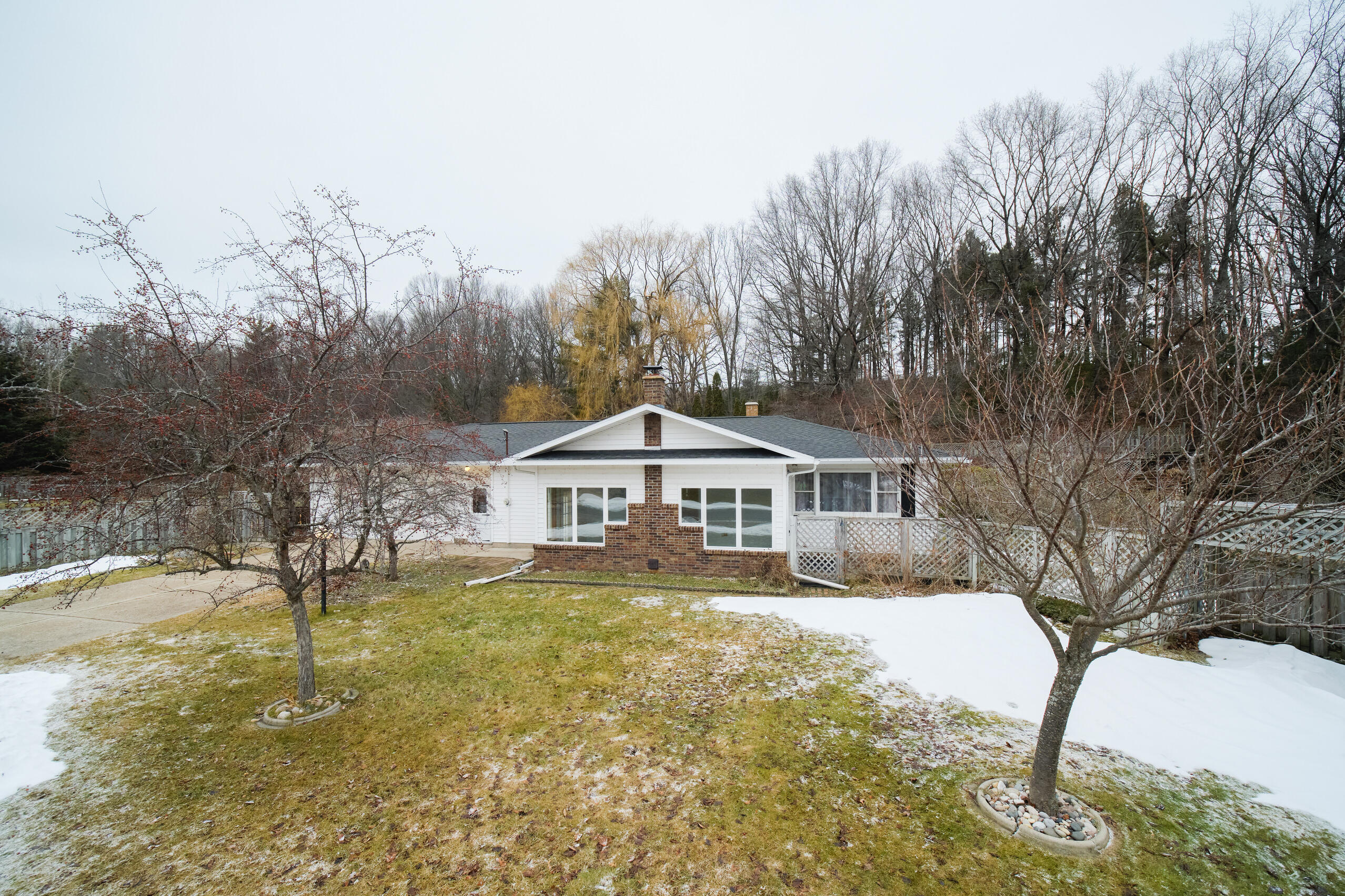 One floor living on 3 1/2 lots!