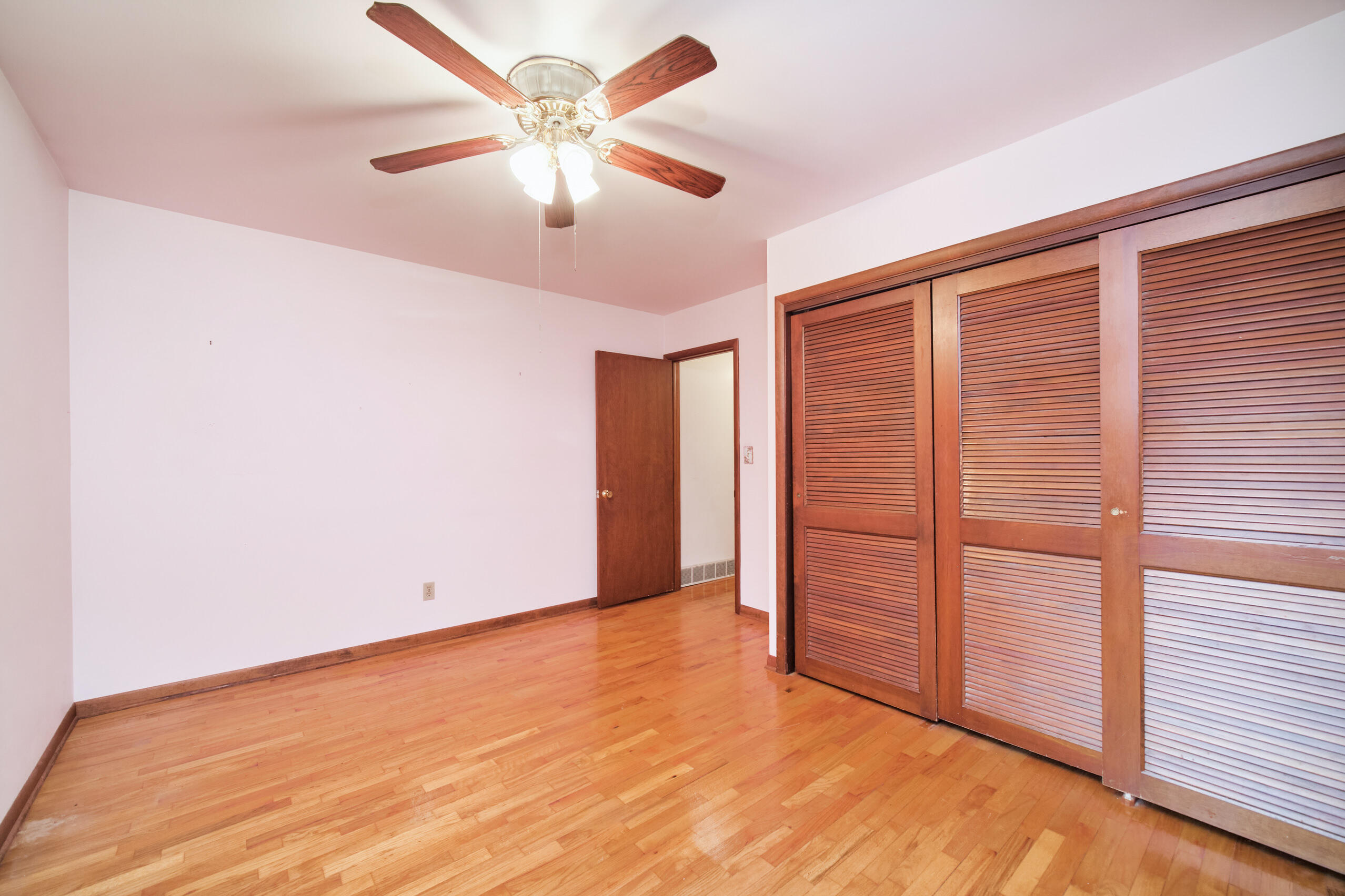 302 Condon Road Manistee, MI 49660 - Photo 16 of 56 Closet in bedroom #1
