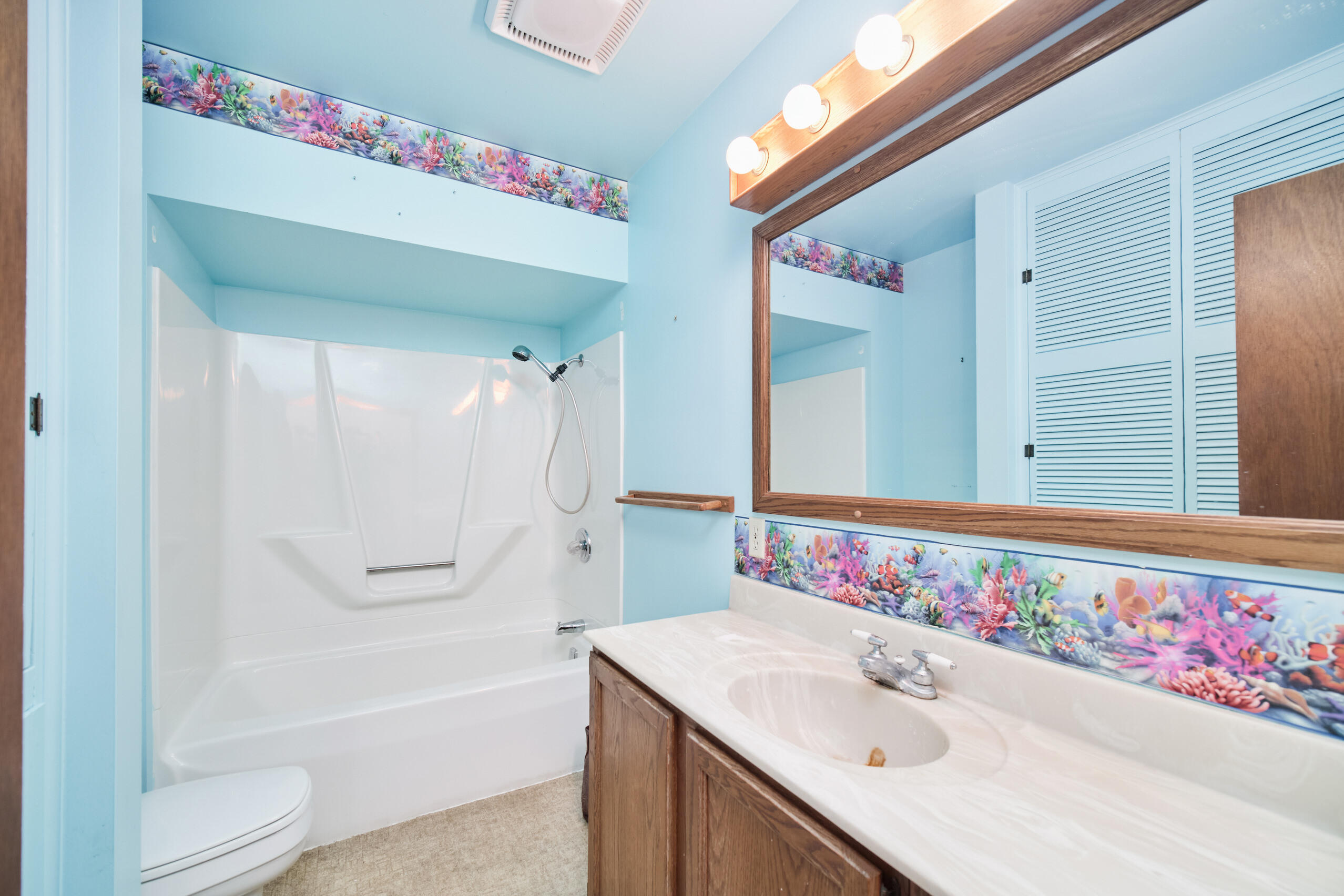 302 Condon Road Manistee, MI 49660 - Photo 23 of 56 Full hall bath