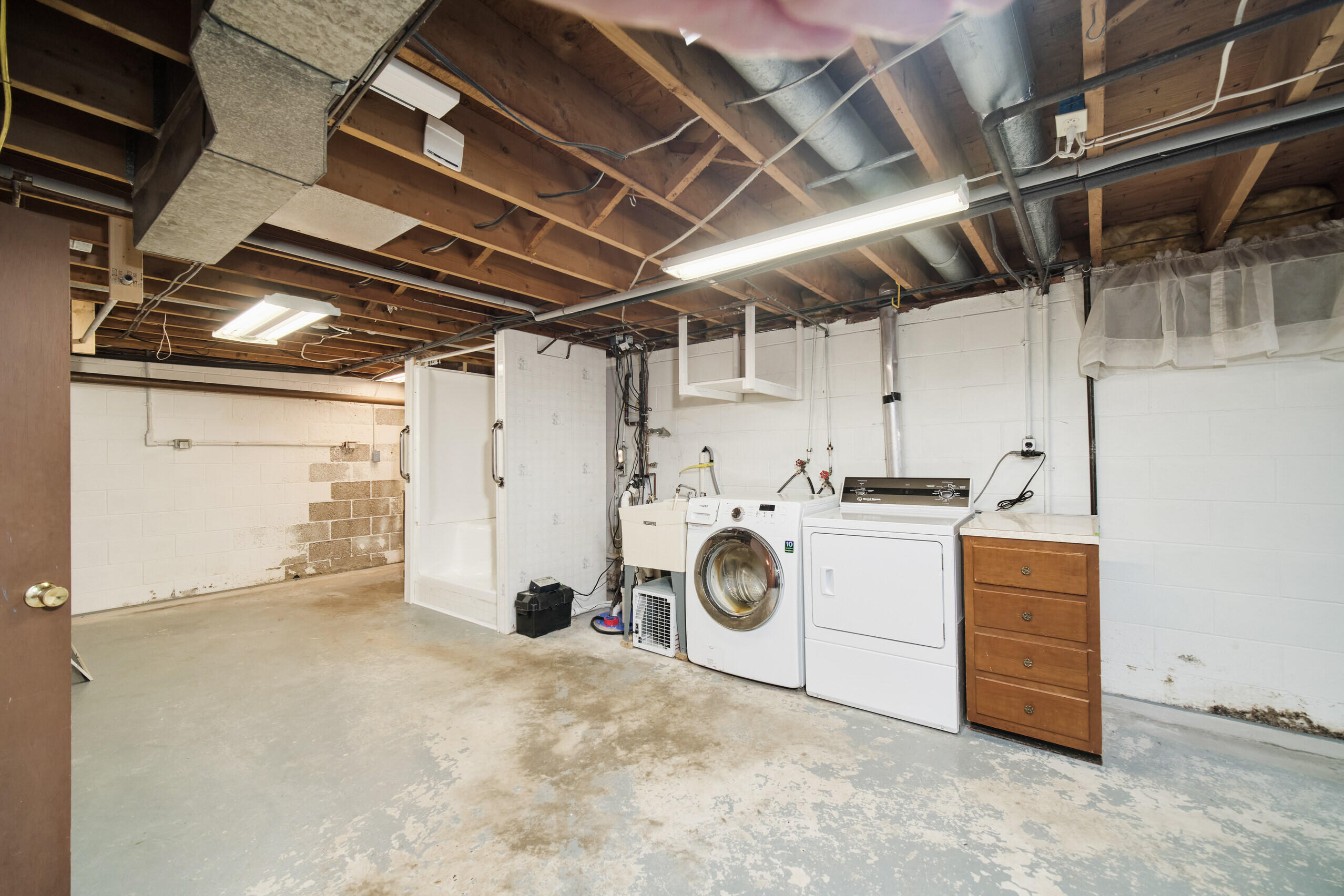 302 Condon Road Manistee, MI 49660 - Photo 33 of 56 Laundry area