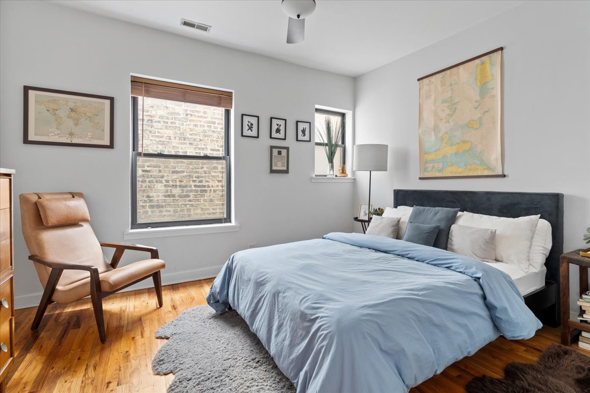 5706 North Winthrop Avenue, Unit 3S Chicago, IL 60660 - Photo 22 of 27 a bedroom with a bed and chair