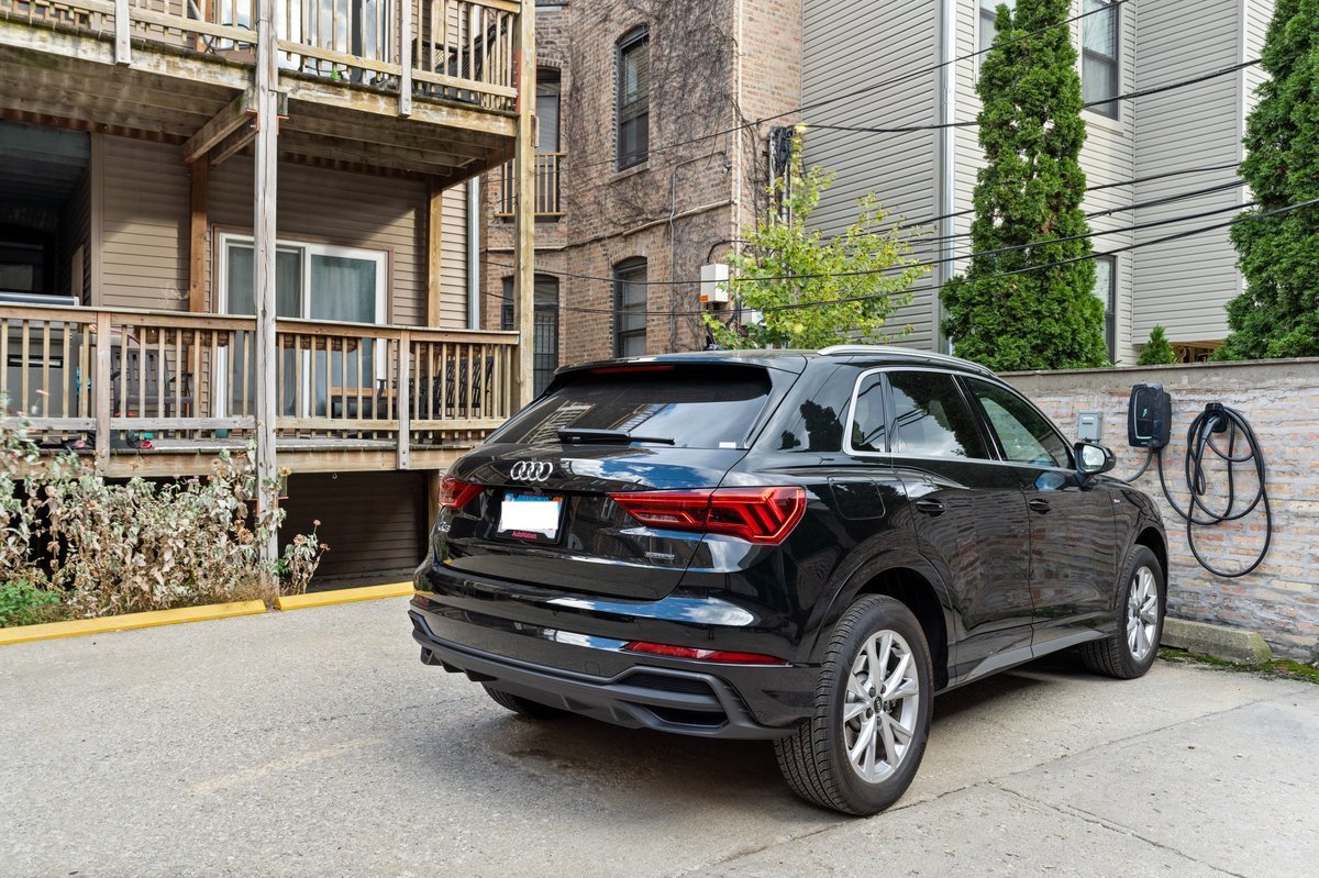 5706 North Winthrop Avenue, Unit 3S Chicago, IL 60660 - Photo 27 of 27 a view of a car parked front of a house