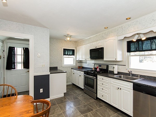 34 Porter Road Waltham, MA 02452 - Photo 5 of 18 Gallery Image 5