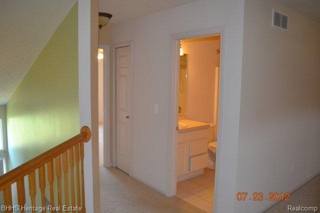 466 Hosta, Unit 75 Howell, MI 48843 - Photo 17 of 25 Hallway