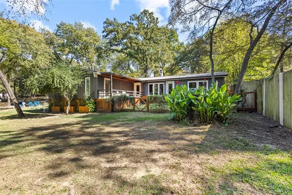 a view of a house with a yard and plants