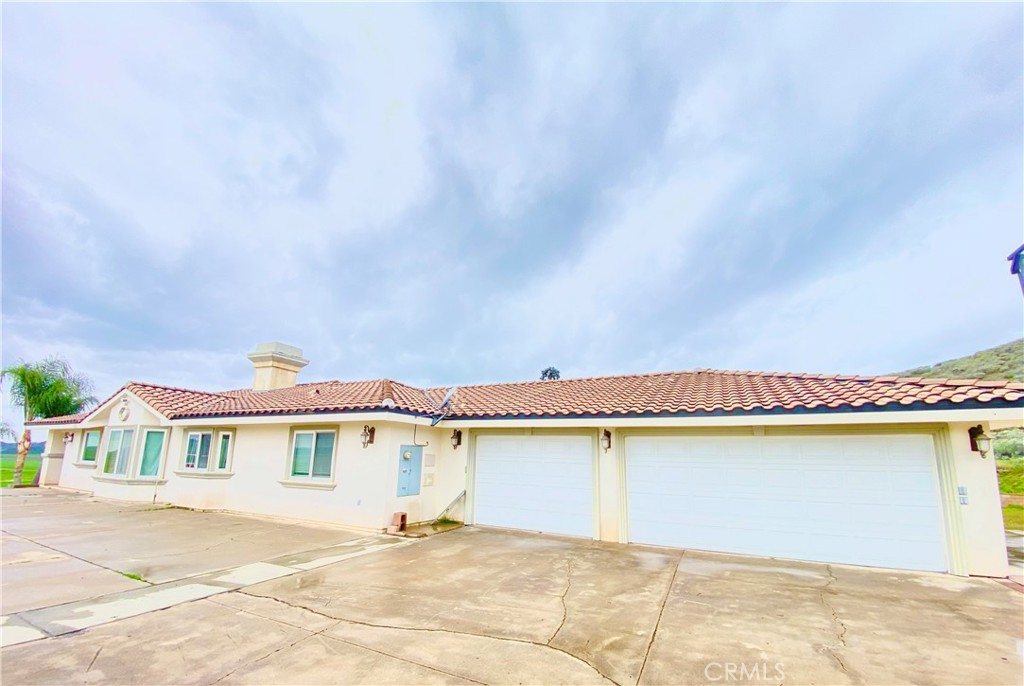 14670 Gilman Springs Road Moreno Valley, CA 92555 - Photo 3 of 50 a front view of a house with a yard