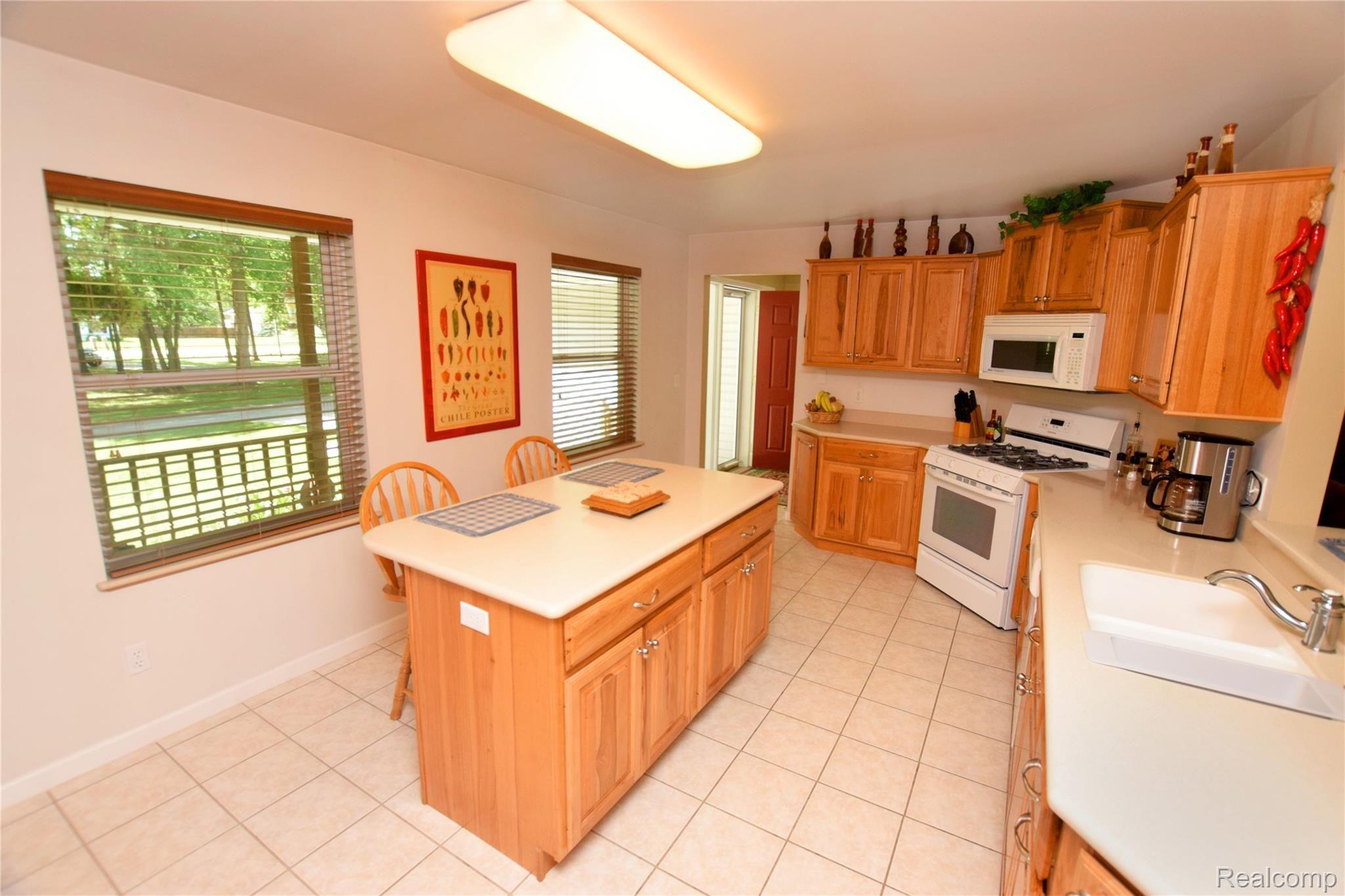 9052 West Frances Road Flushing, MI 48433 - Photo 2 of 20 Kitchen - ceramic floors