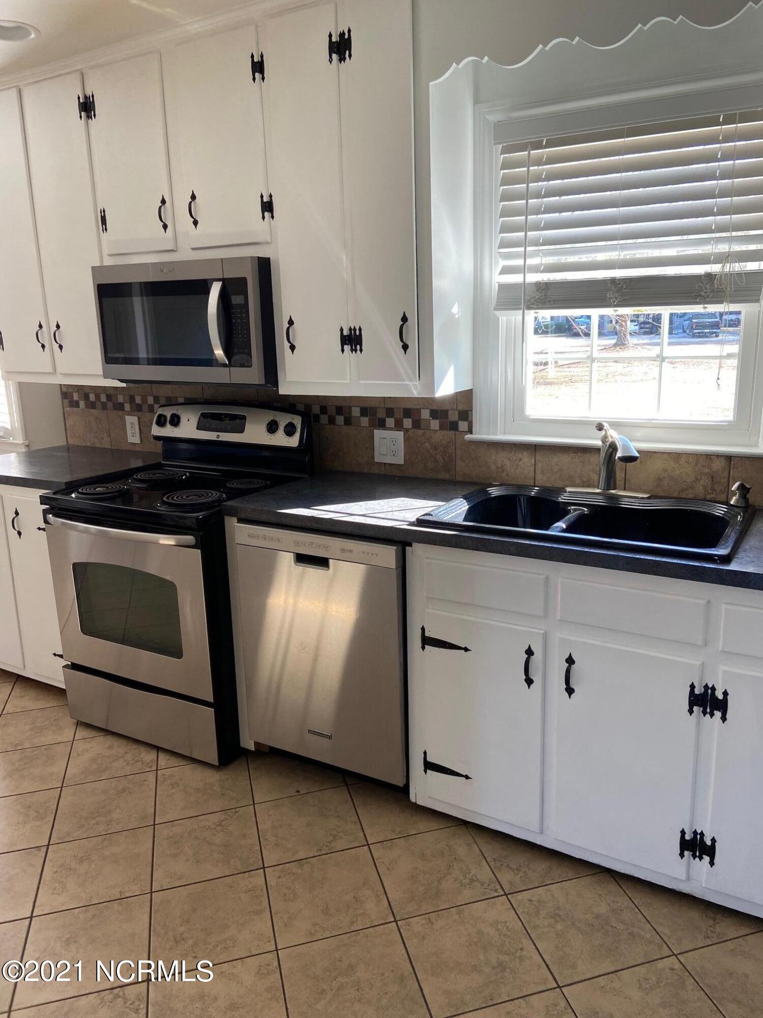 608 Richmond Road Rockingham, NC 28379 - Photo 10 of 19 Kitchen 2