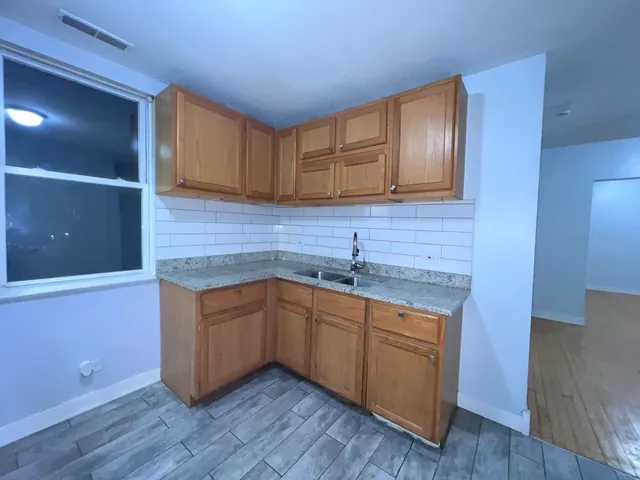 $1,250 | 1119 West 72nd Street, Unit 2R, Chicago, IL 60621
