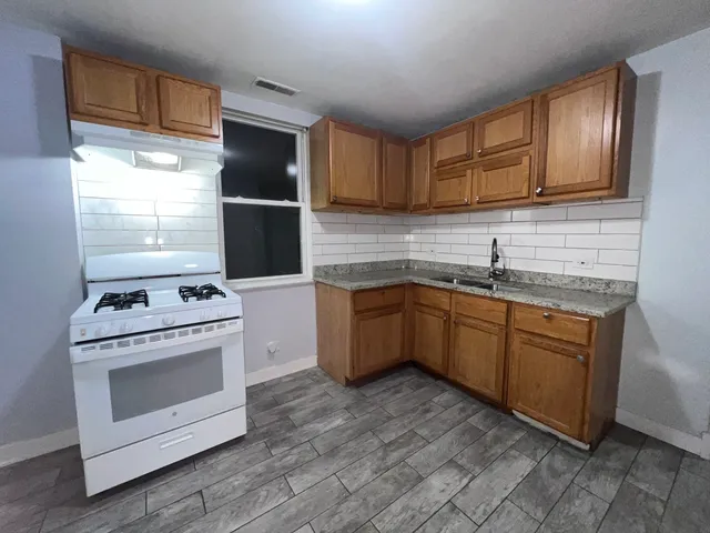 $1,250 | 1119 West 72nd Street, Unit 2R, Chicago, IL 60621